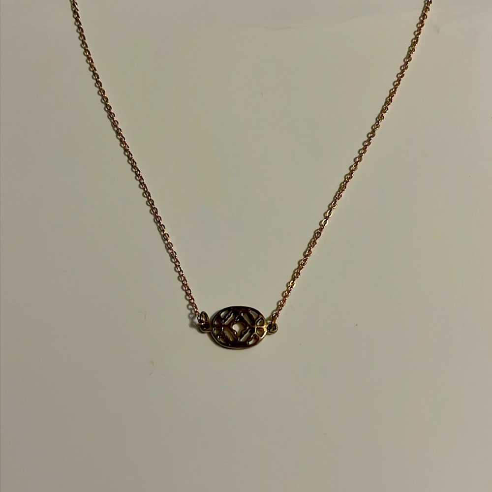Kendra Scott necklace